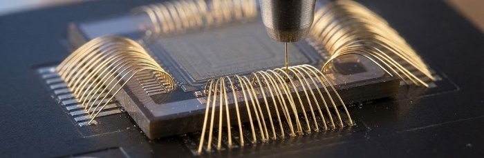 Fine-pitch wire bonding process